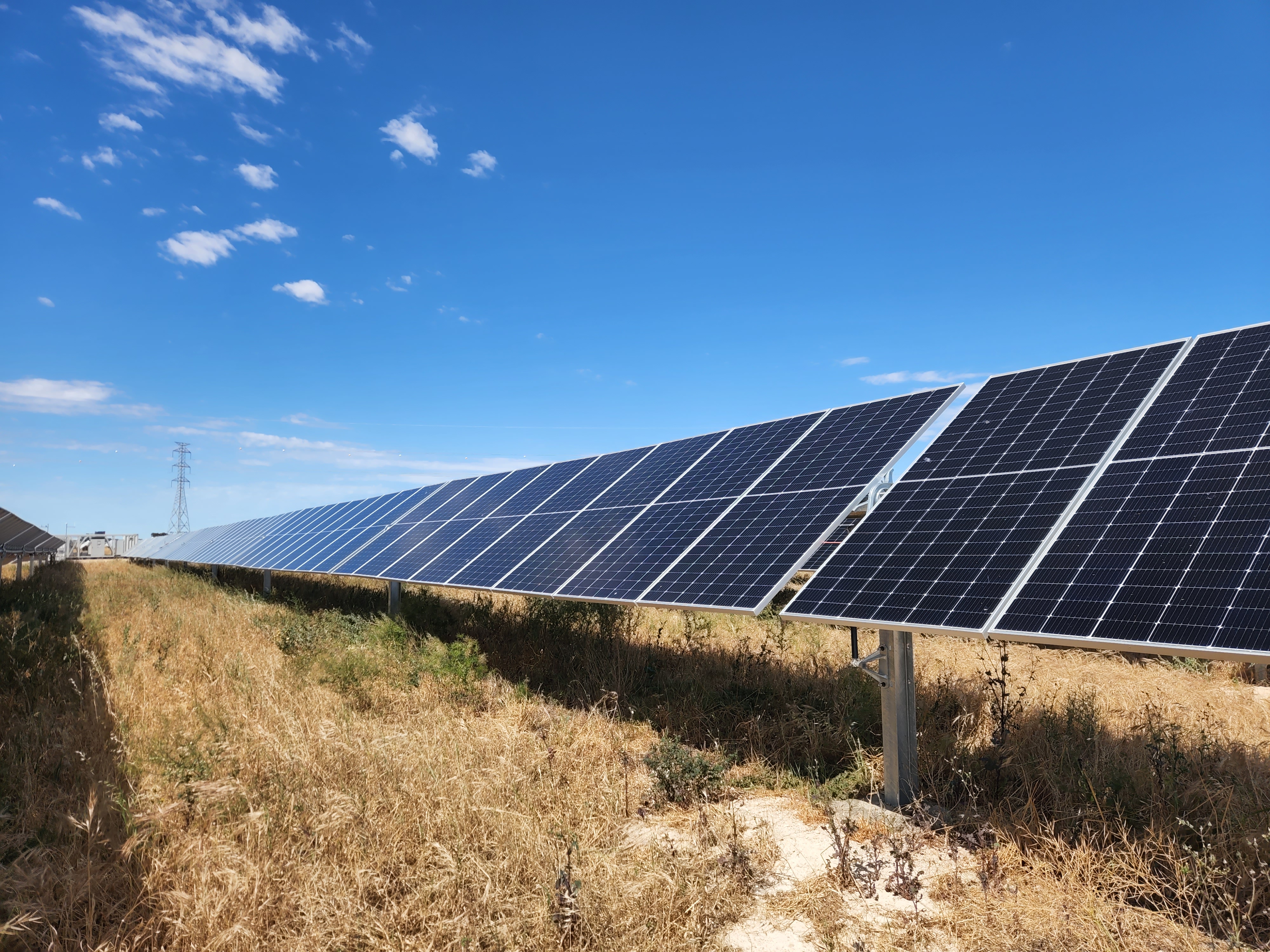 Solar arrays at the Teablm Land hybrid project